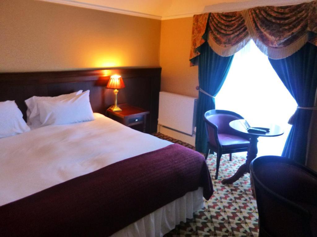 Riverbank House Hotel Ferrybank Oda fotoğraf